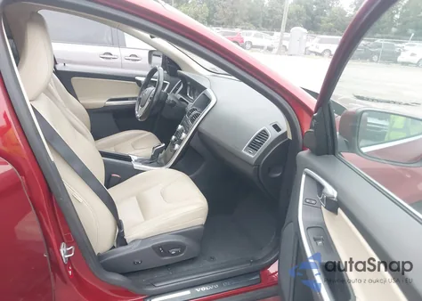 2016 Volvo Xc60 T5 Drive-E Premier z USA, uszkodzony, nr VIN YV440MDK0G2856446